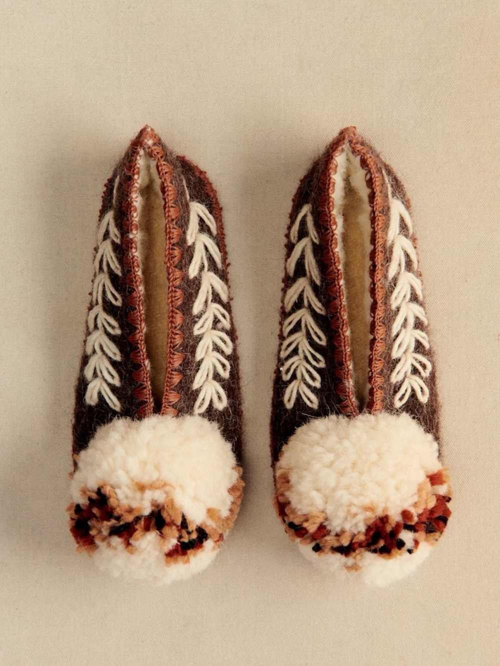 NWT 🇫🇷 Sézane Cozy Brown & Cream Wool Pom-Pon Slippers